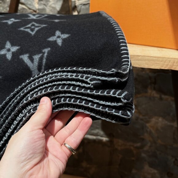 Louis Vuitton Neo Monogram Eclipse Black Wool Blend Blanket - Picture 2 of 10